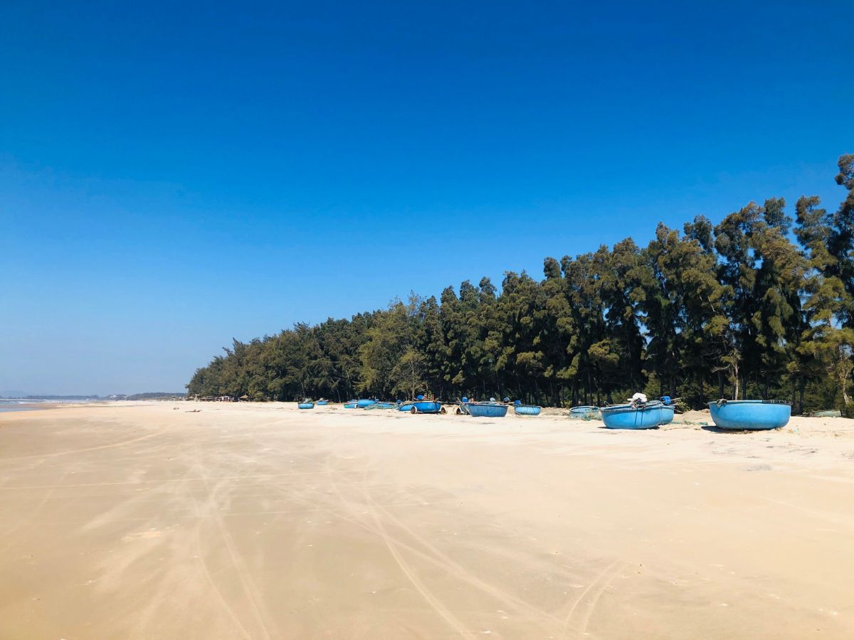 Biển Hồ Tràm mang vẻ đẹp bình yên thu hút du khách từ Sài Gòn.