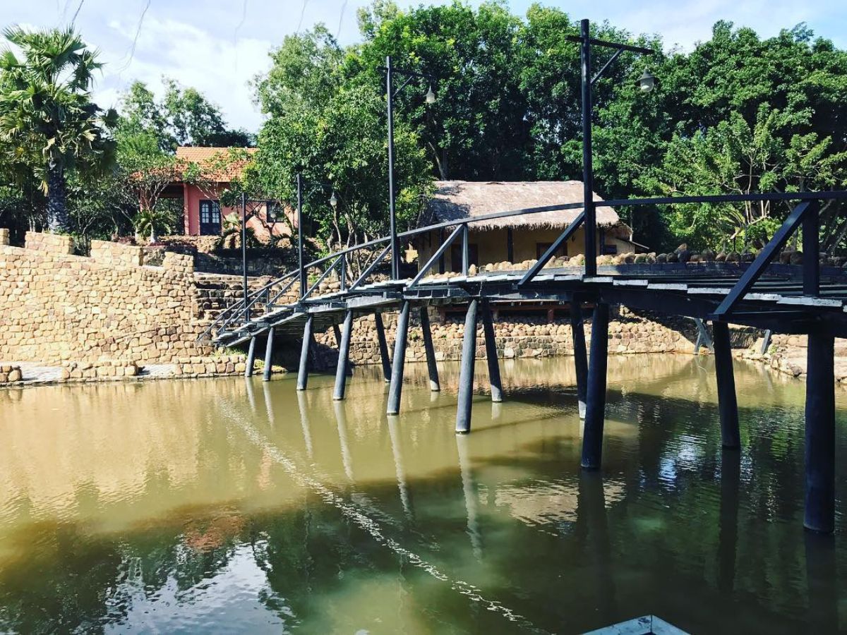 Khu du lịch Ngọc Xương Vũng Tàu nằm cách trung tâm phố biển 30 km.