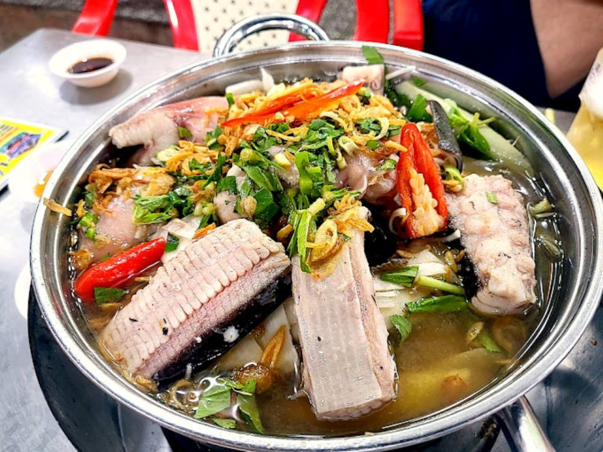 Bữa tối hải sản gần như là nghi thức không thể thiếu khi du lịch Vũng Tàu. (Nguồn: Sưu tầm)