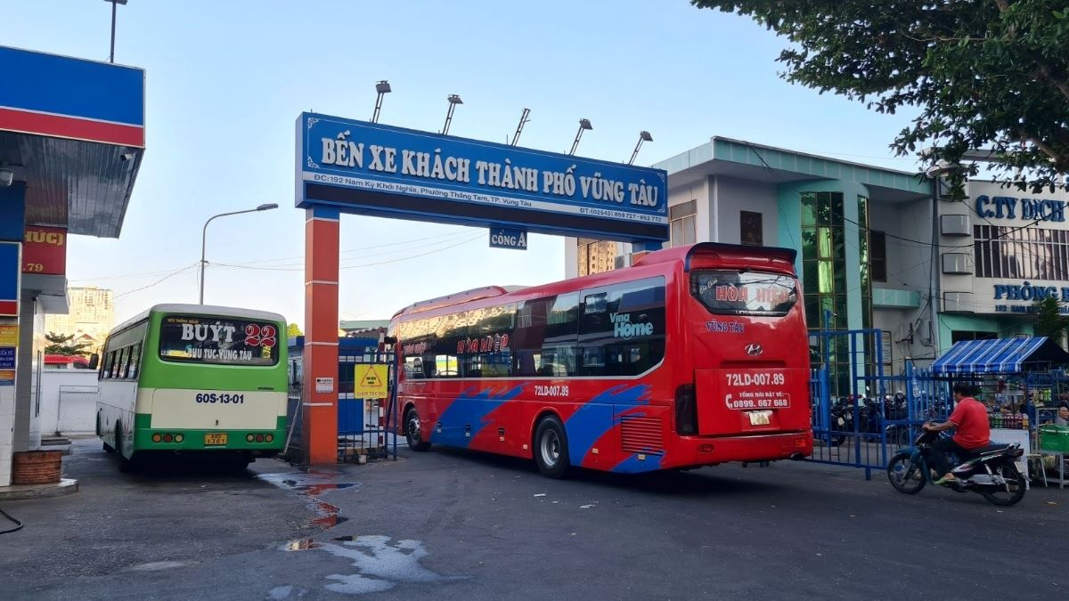 Điểm trả khách tại bến xe thuận tiện cho di chuyển. (Nguồn: Sưu tầm)