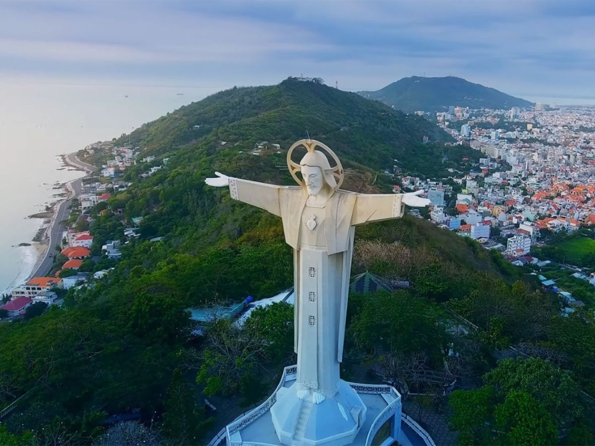 Ngẩng đầu nhìn Chúa Kitô Vua thu trọn Vũng Tàu trong tầm mắt Ngẩng đầu nhìn Chúa Kitô Vua thu trọn Vũng Tàu trong tầm mắt