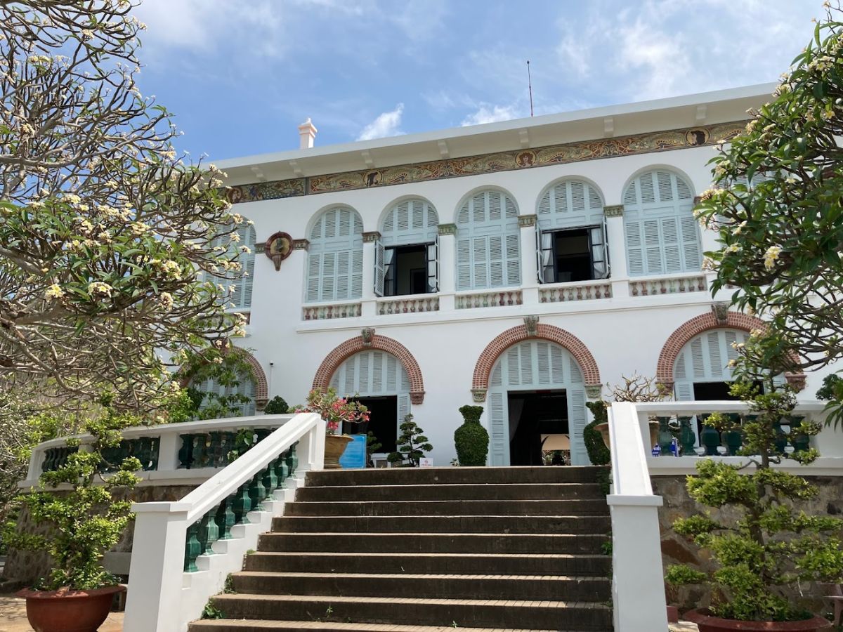 Bạch Dinh khoác lên mình vẻ đẹp Pháp sang trọng và tinh tế. Bạch Dinh khoác lên mình vẻ đẹp Pháp sang trọng và tinh tế.