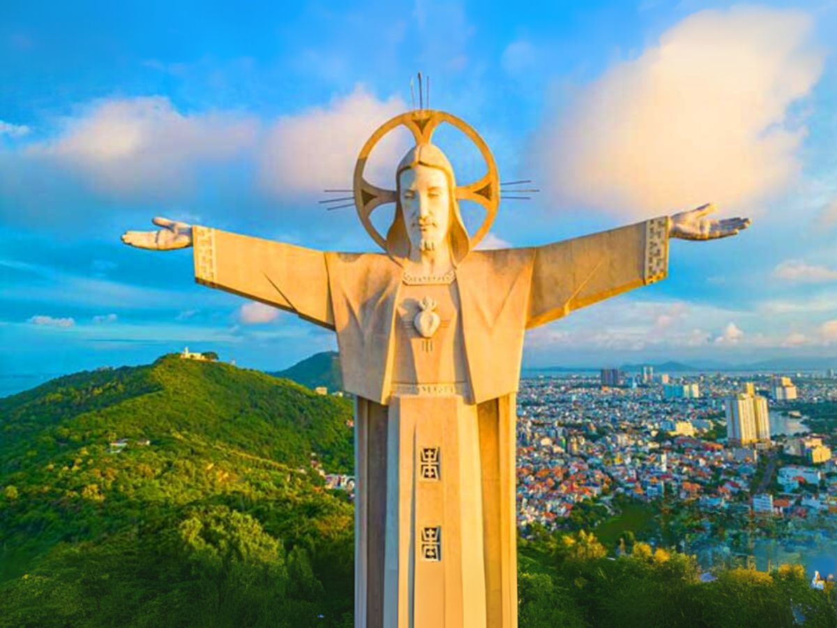 Tượng Chúa Kitô Vua là biểu tượng không thể bỏ qua tại Vũng Tàu. Tượng Chúa Kitô Vua là biểu tượng không thể bỏ qua tại Vũng Tàu.