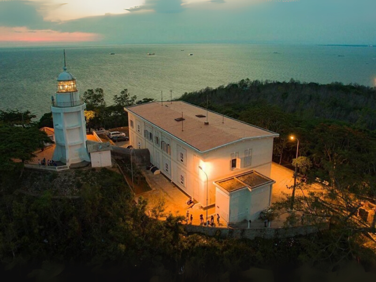 Ngọn hải đăng Vũng Tàu duy trì hoạt động chiếu sáng liên tục phục vụ giao thông hàng hải