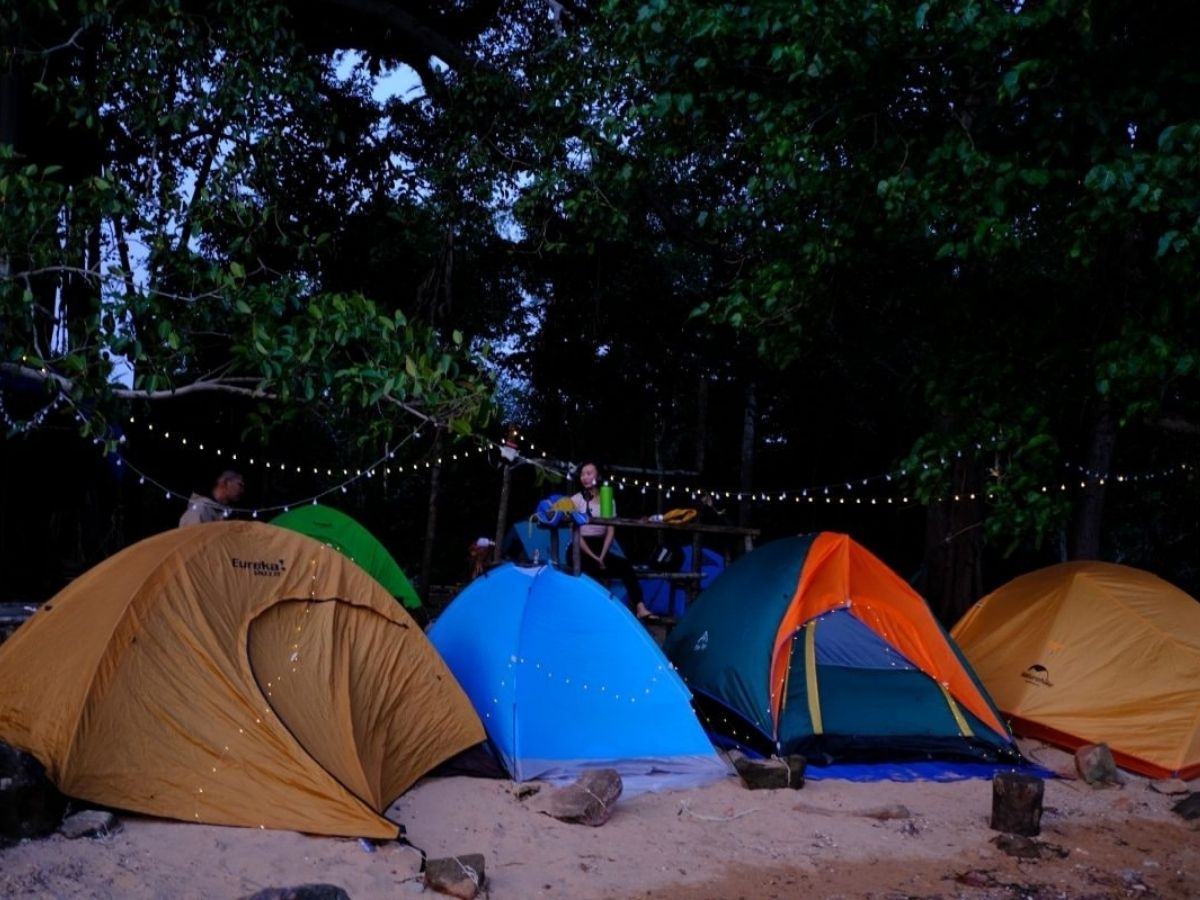 Cắm trại tại Mũi Nghinh Phong mang lại trải nghiệm gần gũi với thiên nhiên khó quên