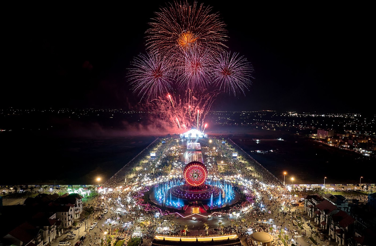 Quảng trường Công viên lễ hội - KĐT Sun Urban City - một trong những dấu ấn mới của Ninh Bình - Điểm đến Du lịch mới nổi hàng đầu châu Á 2025