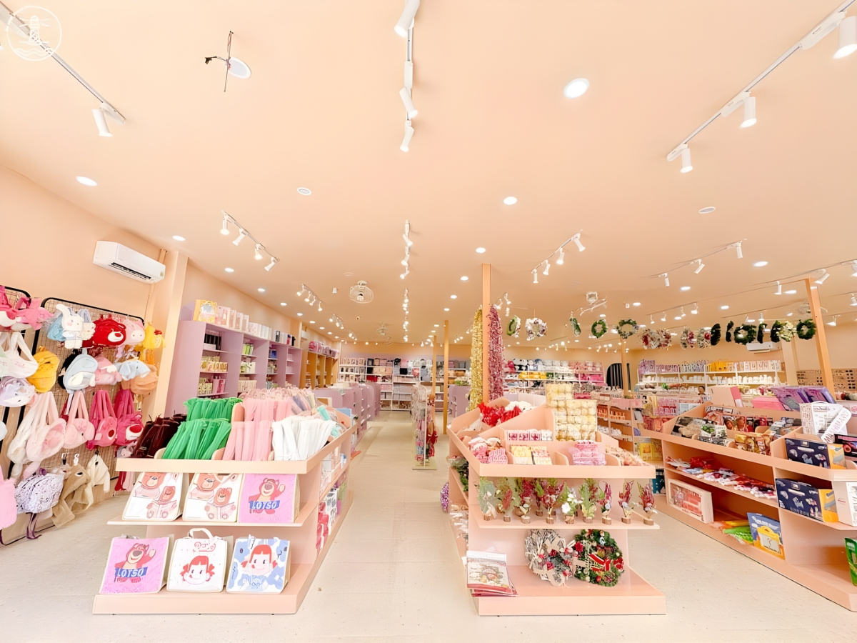 Cửa hàng Mashimaru với đa dạng mặt hàng cho du khách lựa chọn