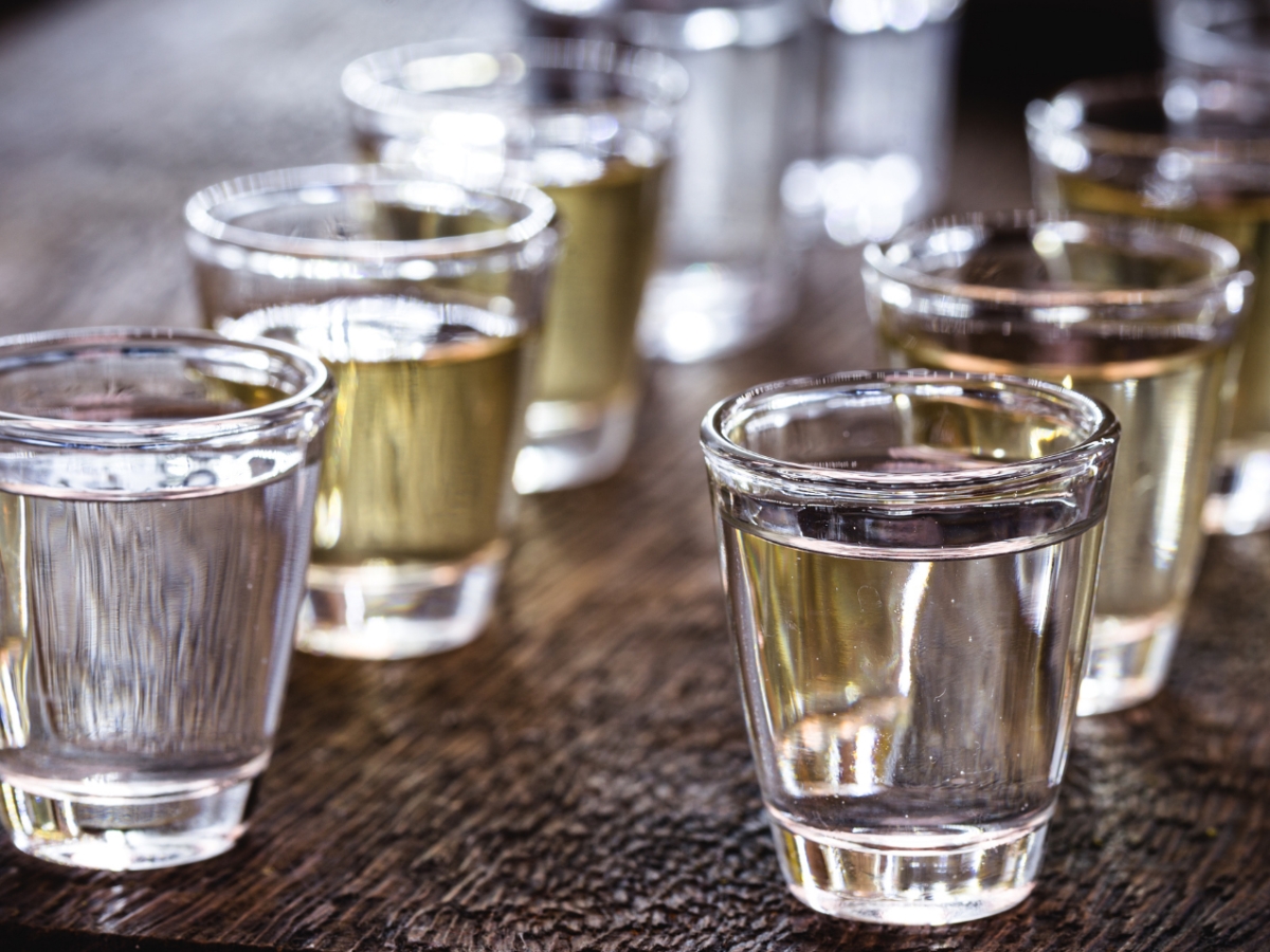 Rượu đế Vũng Tàu có vị cay nồng đặc trưng, khác biệt so với các loại rượu truyền thống khác Rượu đế Vũng Tàu có vị cay nồng đặc trưng, khác biệt so với các loại rượu truyền thống khác