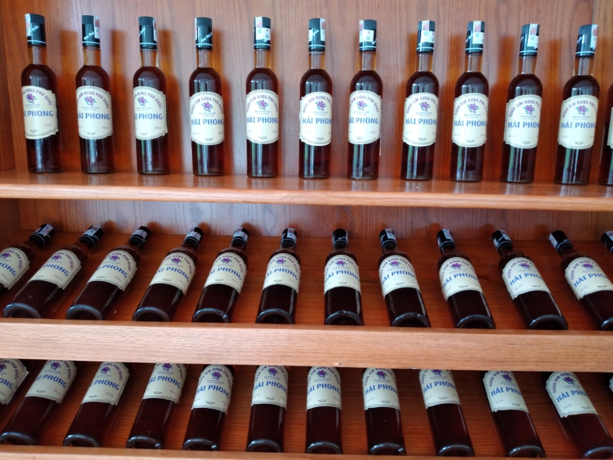 Mua rượu sim tại các thương hiệu uy tín, có tem mác đầy đủ Mua rượu sim tại các thương hiệu uy tín, có tem mác đầy đủ