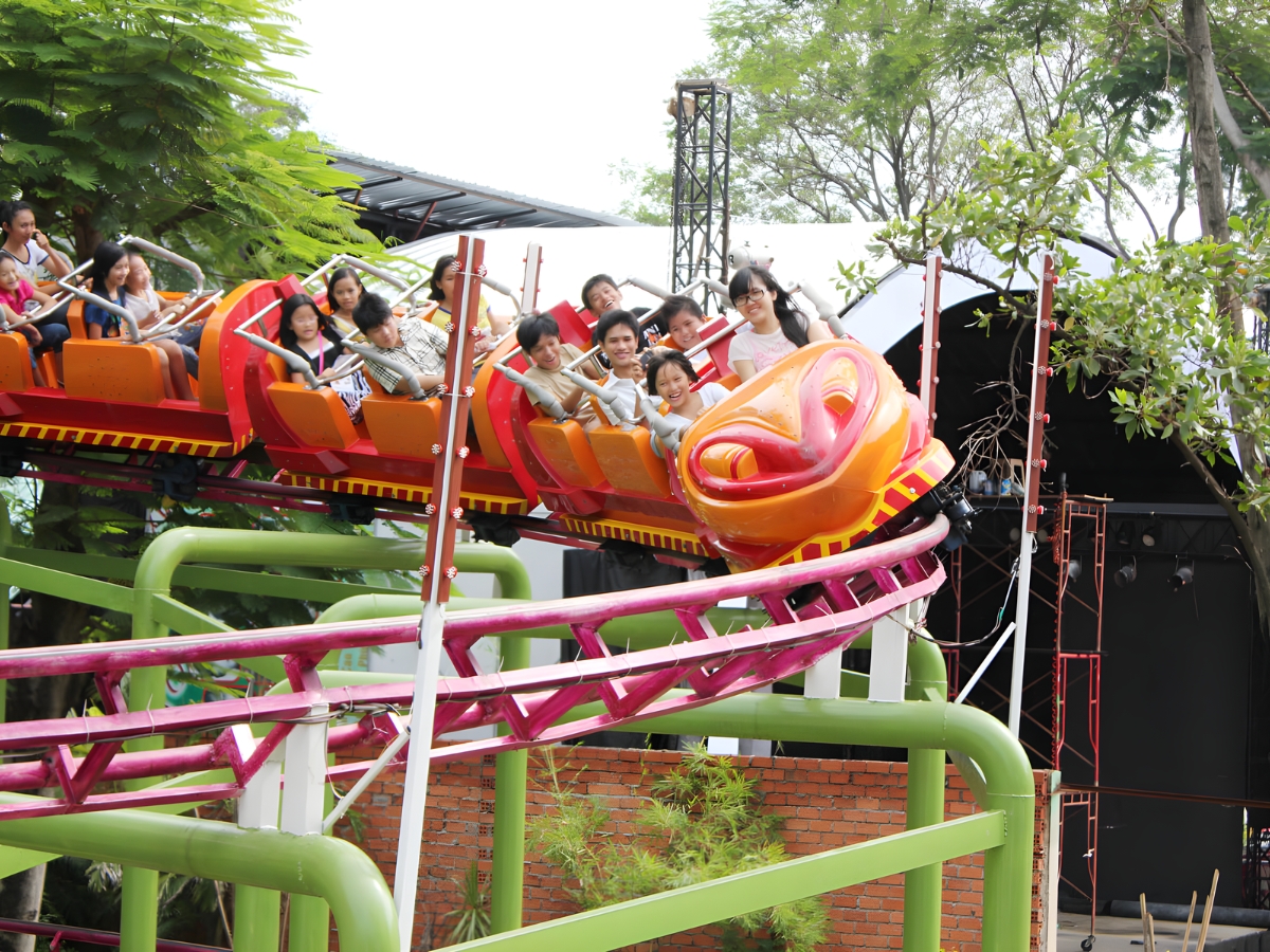 Công viên Thỏ Trắng có đủ loại trò chơi, phù hợp với mọi lứa tuổi Công viên Thỏ Trắng có đủ loại trò chơi, phù hợp với mọi lứa tuổi