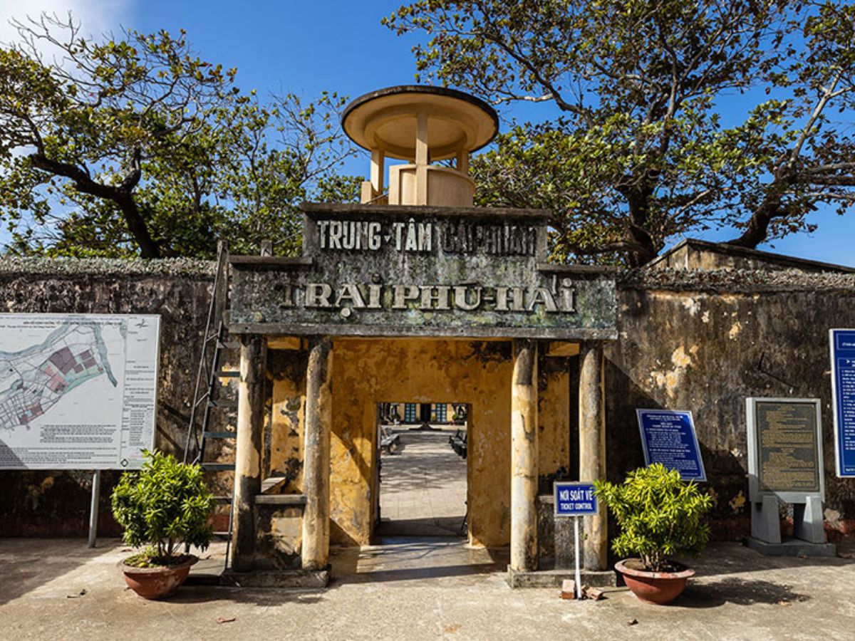 Đây là nơi giam giữ hàng nghìn anh hùng của dân tộc