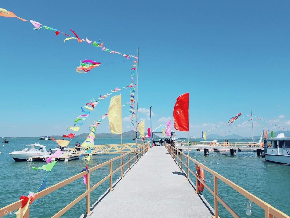 Bến thuyền Marina gây ấn tượng với những hàng du thuyền nối đuôi nhau Bến thuyền Marina gây ấn tượng với những hàng du thuyền nối đuôi nhau