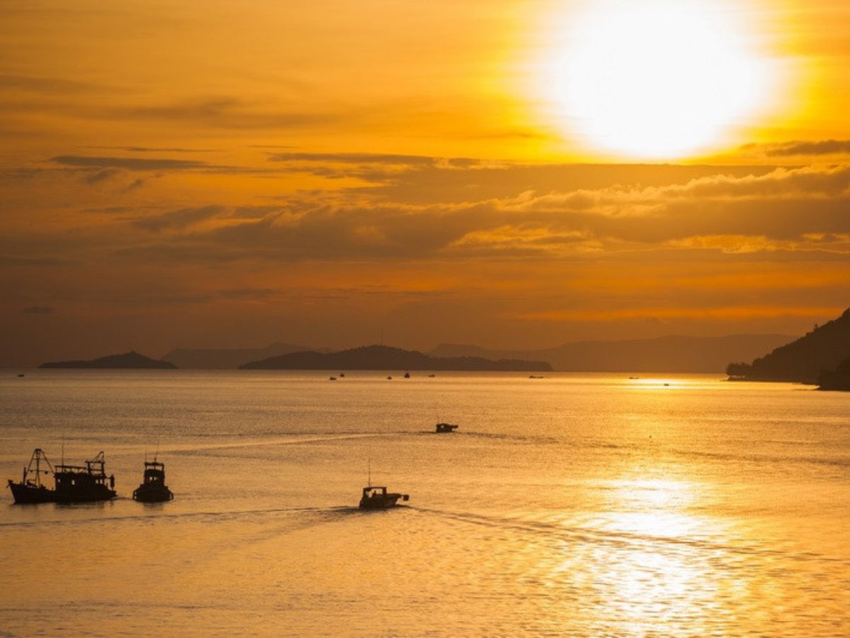 Mùa khô là thời tiết đẹp, ít mây tạo nên khung cảnh hoàng hôn tuyệt đẹp tại Vũng Tàu