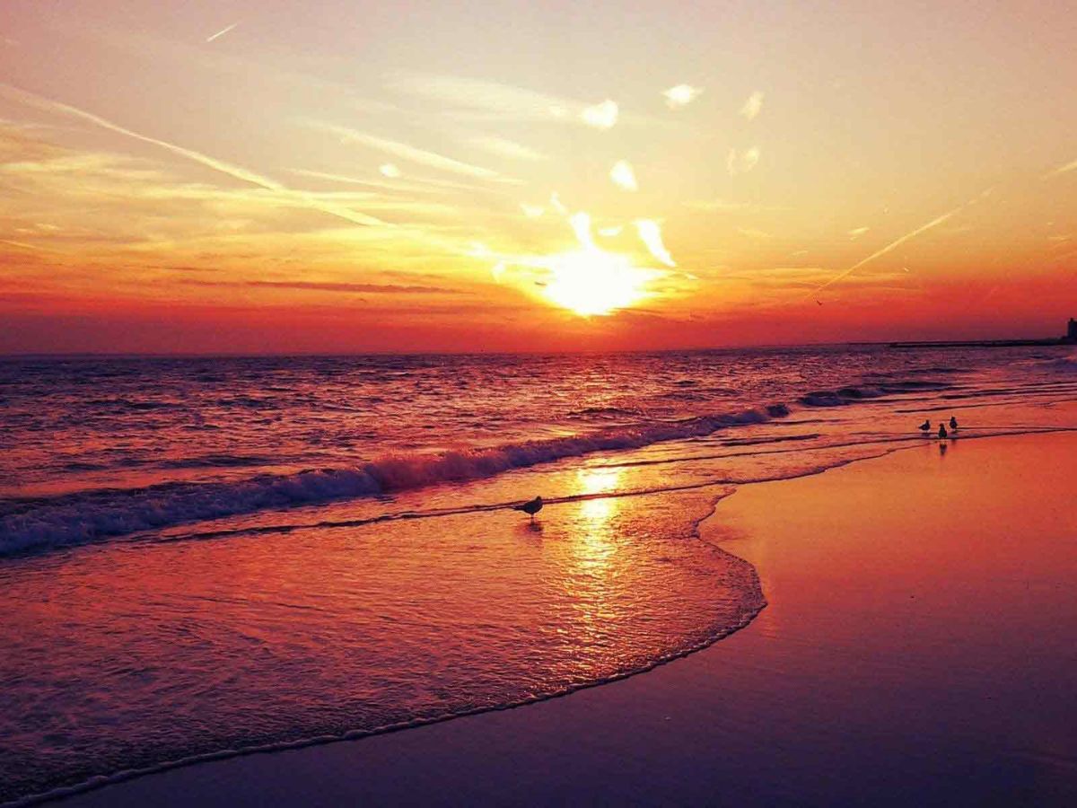 Hoàng hôn Vũng Tàu với những gam màu rực rỡ mang đến khoảng khắc đáng nhớ cho du khách