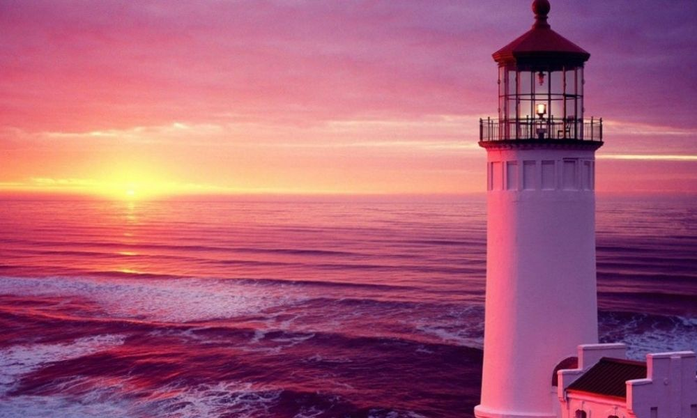 Ngọn hải đăng Vũng Tàu dưới ánh hoàng hôn