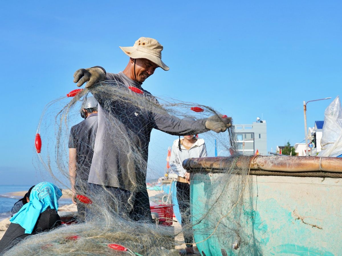 Trải nghiệm cuộc sống đời thường của người dân làng chài Phước Hải. 