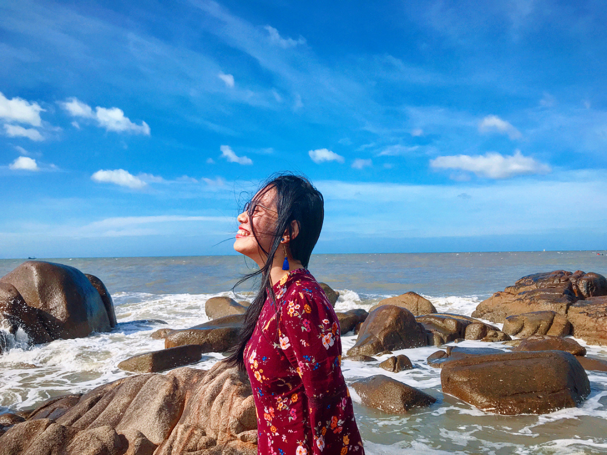 Biển Long Hải mang vẻ đẹp bình yên, thơ mộng được lòng du khách. 