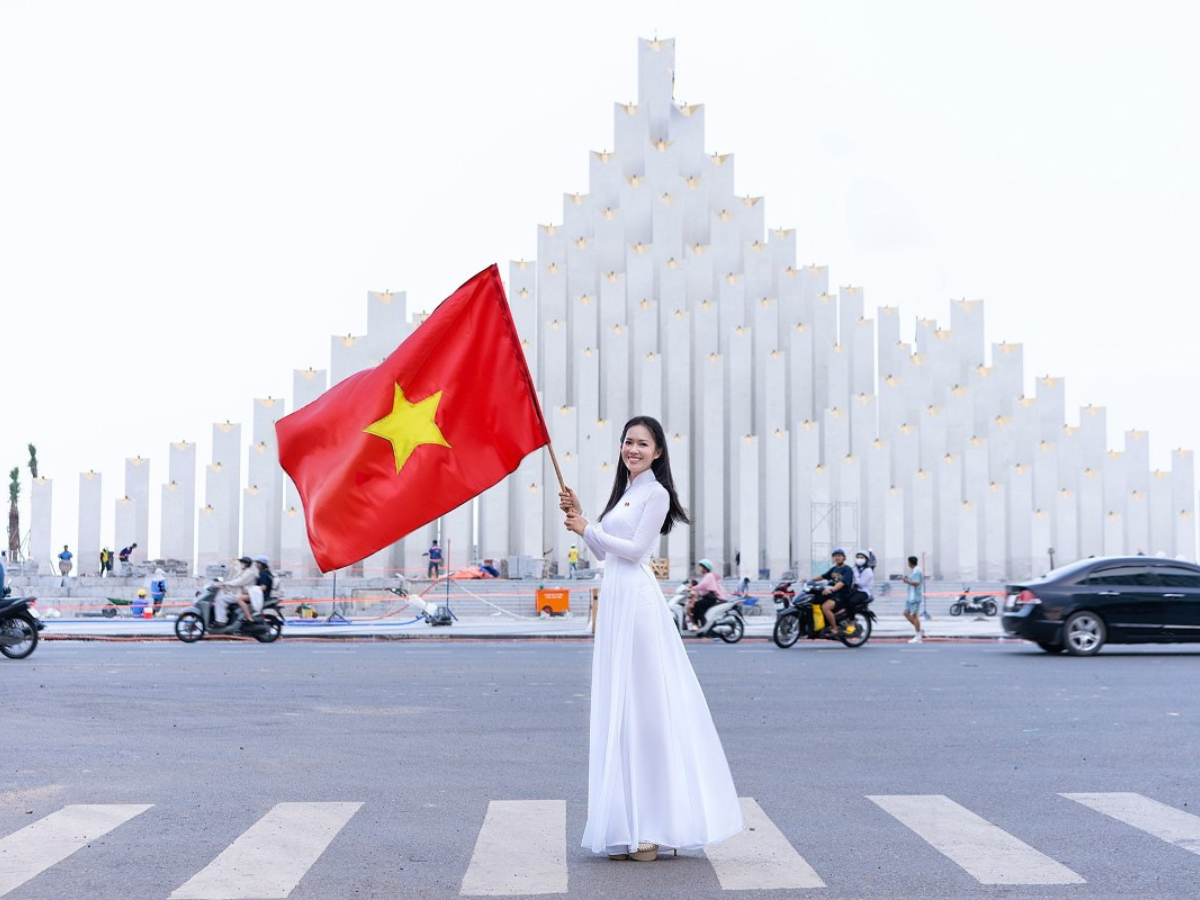 Check-in Quảng trường Tam Thắng được giới trẻ yêu thích.