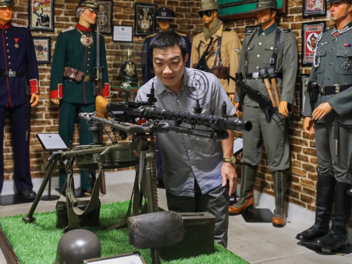 Du khách tham quan bảo tàng cần chú ý tuân thủ quy định của bảo tàng Vũ khí cổ. 