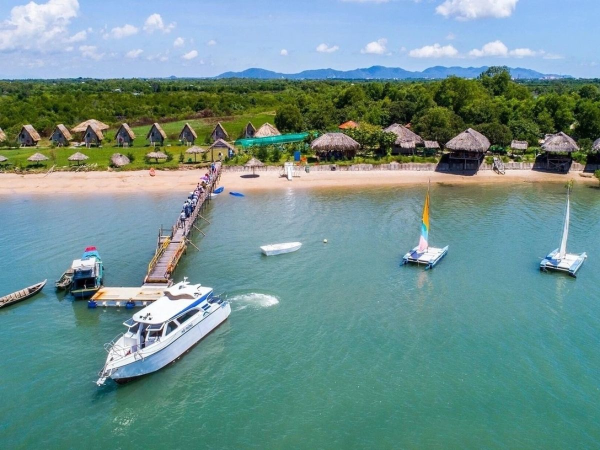Vũng Tàu Hồ Tràm là điểm đến du lịch được nhiều du khách yêu thích.