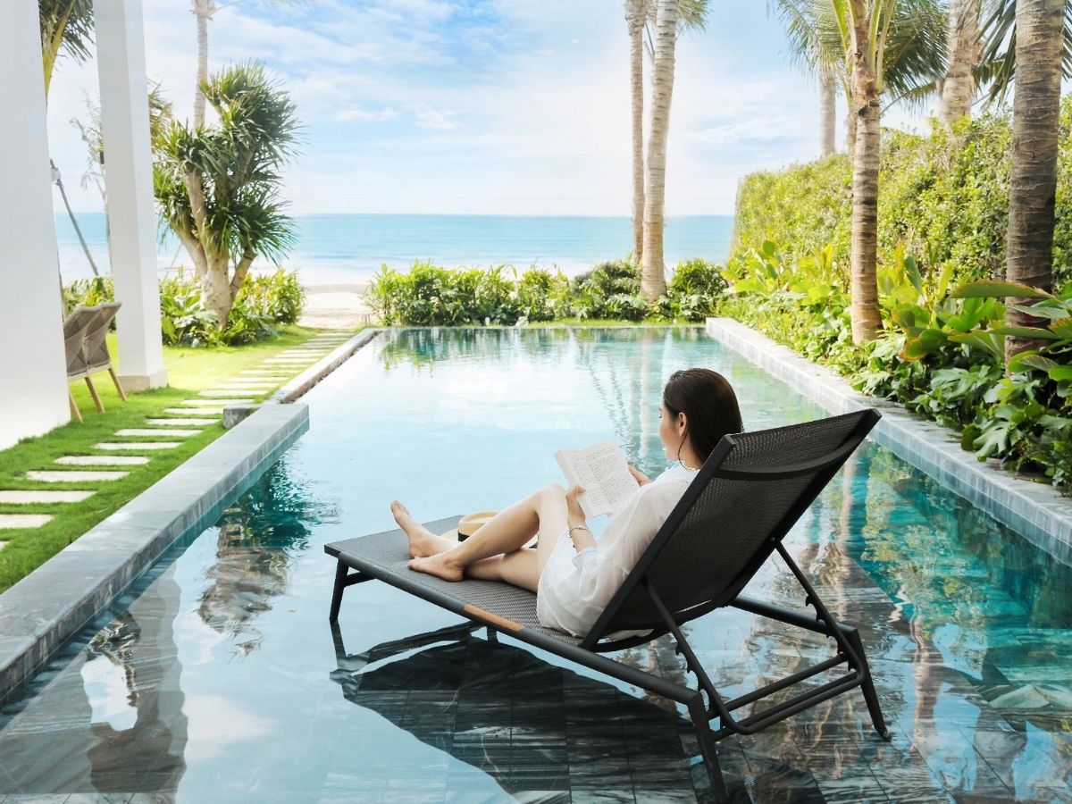 Du lịch nghỉ dưỡng tại Hồ Tràm thu hút du khách trong và ngoài nước.