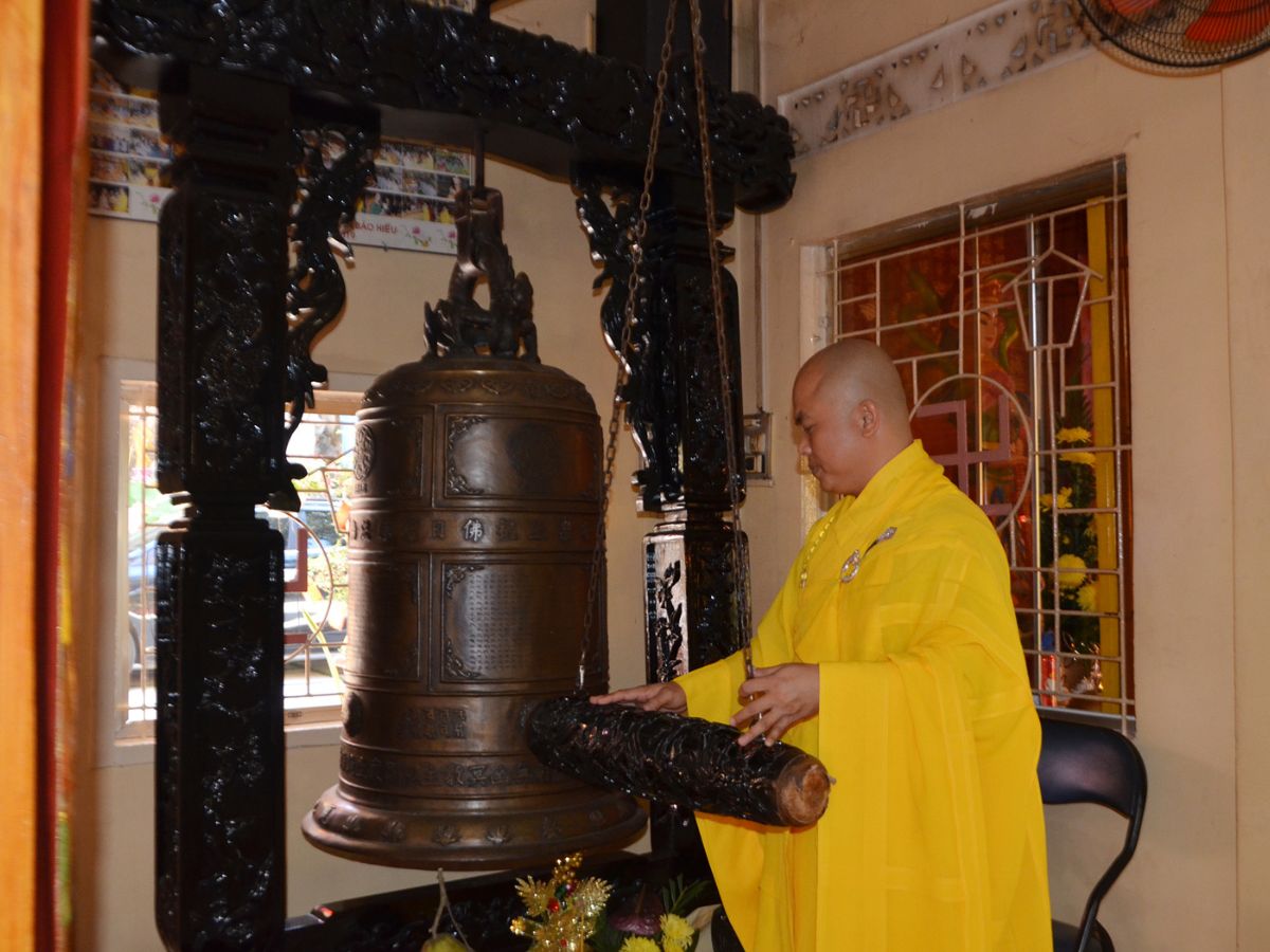 Nghe tiếng chuông là trải nghiệm mang đến sự thanh tịnh cho du khách khi chiêm bái tại chùa.