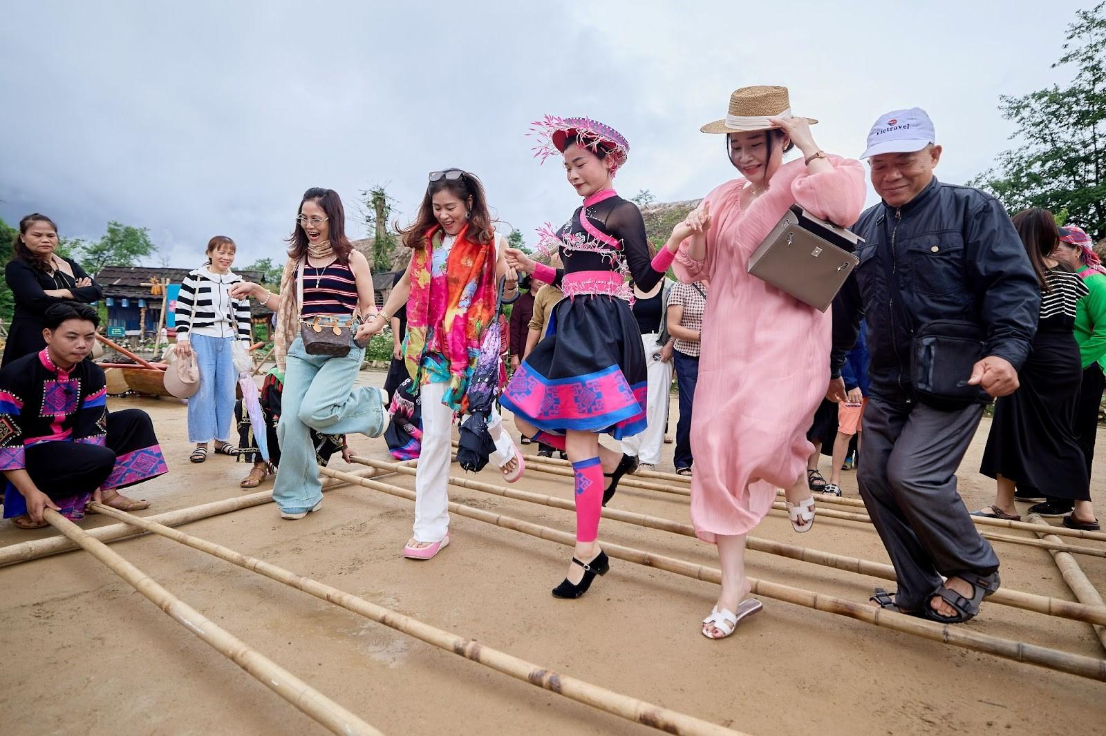 Tết Bính Ngọ 2026 mở ra hành trình khai xuân "Mở Cổng trời" đầy linh thiêng và đậm đà bản sắc tại Sun World Fansipan Legend