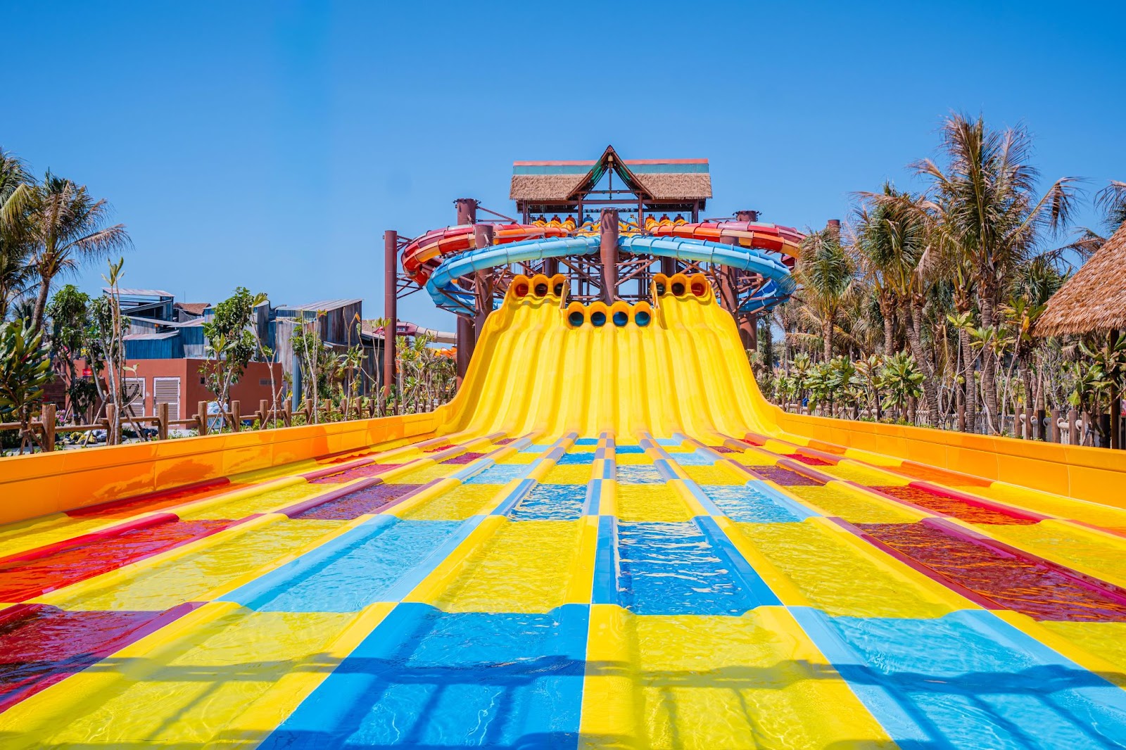 Các làn trượt nước đa sắc màu tại Sun World Vung Tau đã sẵn sàng phục vụ du khách