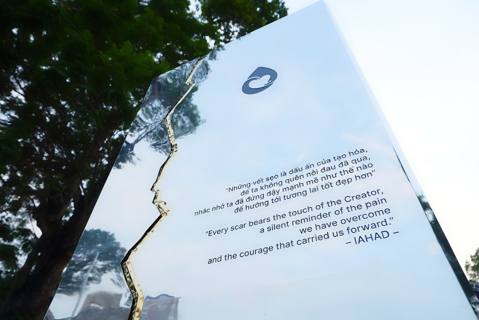 Những trích dẫn ý nghĩa được đặt bên trong khuôn viên Công viên số 1 Lý Thái Tổ