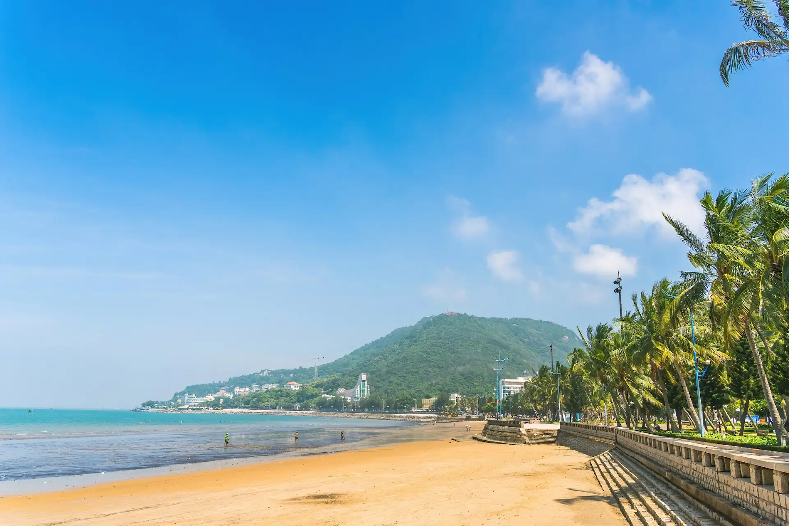 Không gian biển mở tại Bãi Trước Vũng Tàu, thuận tiện đi bộ và dạo mát. (Nguồn: Sưu tầm)