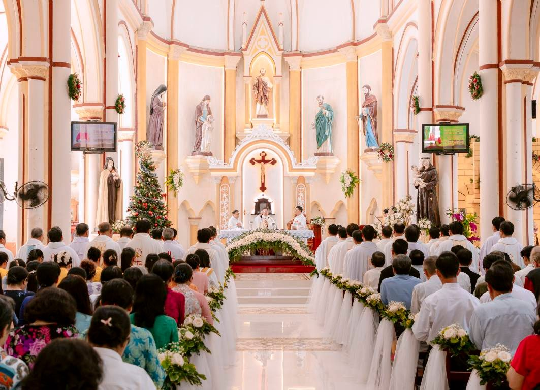 Du khách từ xa nên chuẩn bị kỹ lưỡng trước khi đi lễ nhà thờ Vũng Tàu (Nguồn: Sưu tầm)