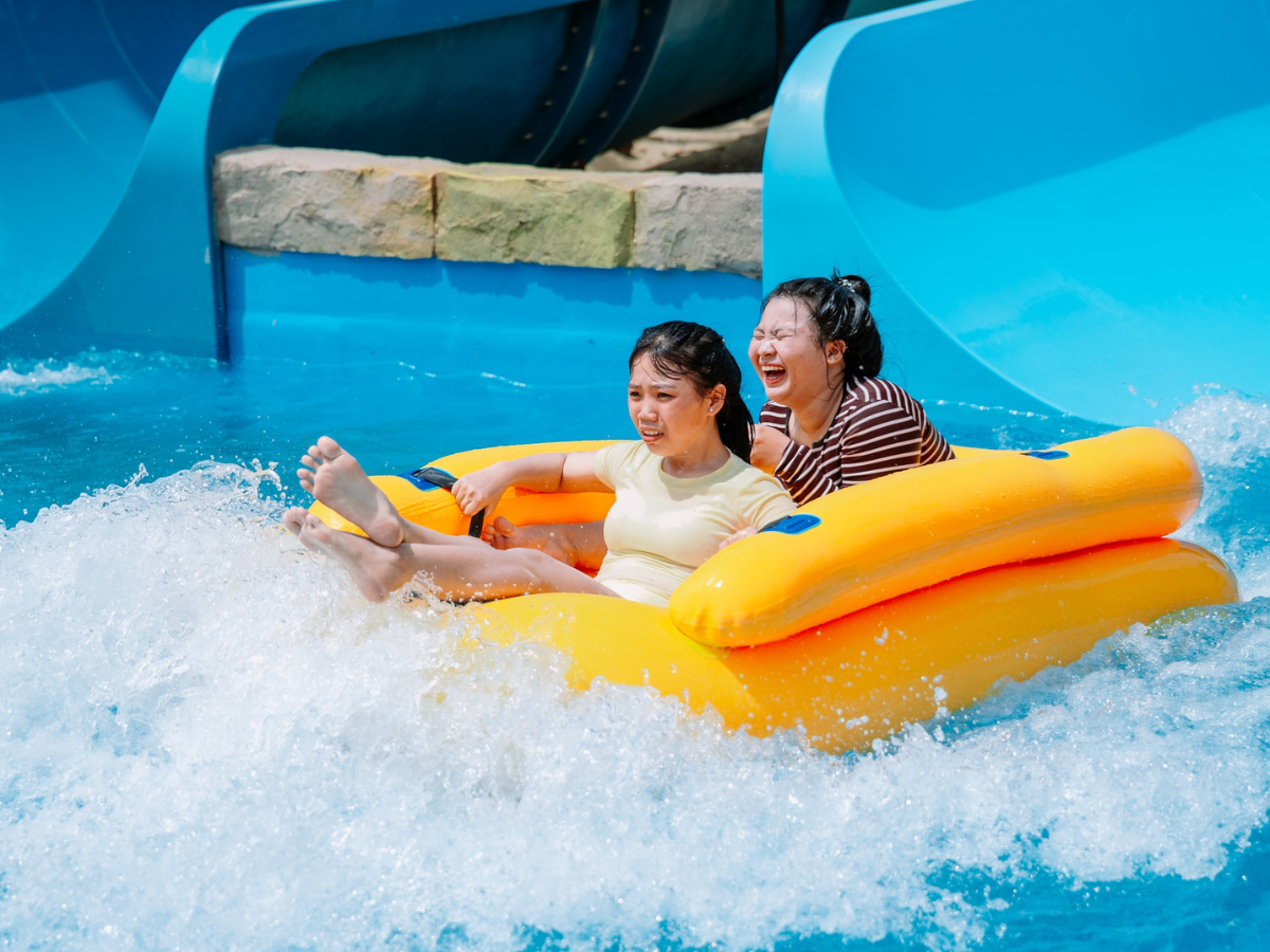 Cùng bạn bè trải nghiệm tốc độ qua các đường trượt tại Sun World Vung Tau.&nbsp;