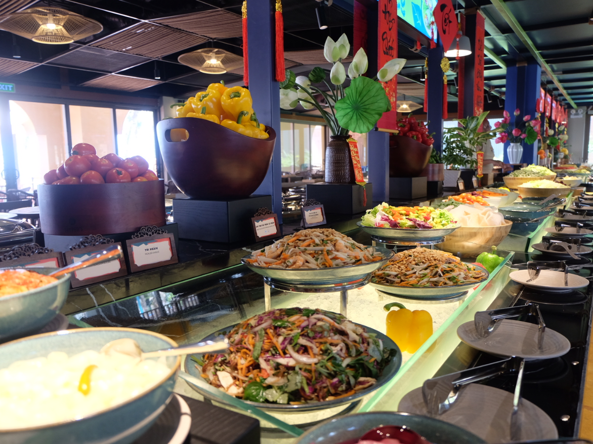 Khu buffet còn phục vụ nhiều món đặc sản miền Nam với hương vị quen thuộc và dễ ăn.